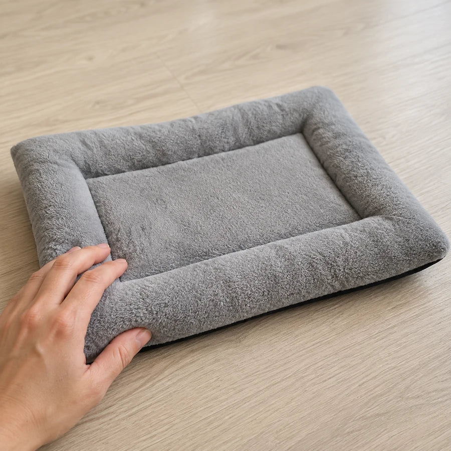 Grey · Small (40 × 30 cm) PETEE Little Nap Pad in a PETEE mechanism or fit detail