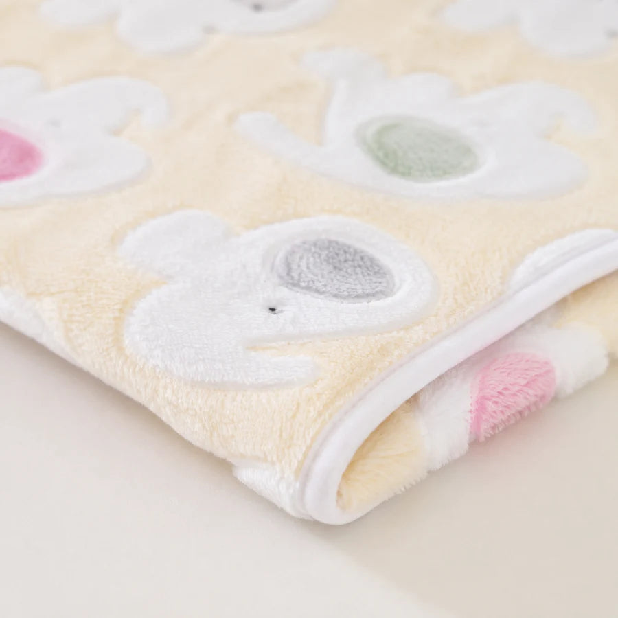Yellow · 76 × 52 cm PETEE Little Elephant Blanket in a PETEE mechanism or fit detail
