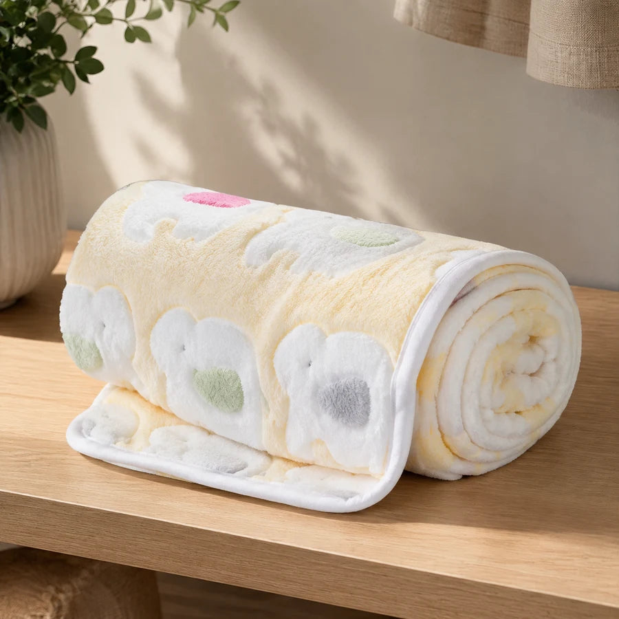 Yellow · 76 × 52 cm PETEE Little Elephant Blanket in a PETEE storage context